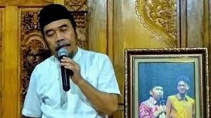 Kalimat yang pernah diunggah oleh prie gs di beberapa akun media sosialnya itu seakan mengingatkan, bahwa maut adalah sebuah kepastian. Vmgl4rjyv5yvxm