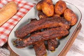 Ingredientes para preparar costillas de cerdo al horno. Costillas De Cerdo Al Horno Con Patatas Recetinas