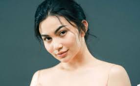 (instagram/arieltatum) senyuman ariel tatum ternyata sudah memiliki ciri khas sejak kecil. Ariel Tatum Yoga Pakai Bra Hitam Netizen Auranya Beda Okezone Celebrity