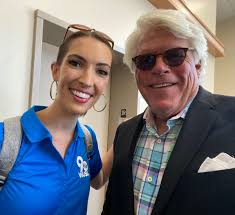 Ellen Bryan (@_EllenBryan)