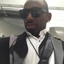 The smartest move is putting your profits back to work 💸 Our  @investfestival conversation with the legendary @magicjohnson airs tonight  at 9 pm est