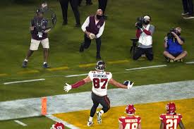 Brady led the bucs to a touchdown on the first drive, spiking the ball hard in the end zone when he scored on a injuries to receivers mike evans and chris godwin prompted the bucs to sign talented but troubled receiver antonio brown, a deal brady. 27ppaulj4ok8gm