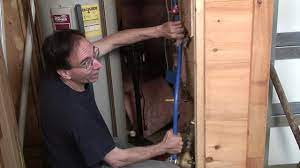 Service swivel connections, compression port connections and the manabloc control unit. Hot And Cold Manabloc Plumbing System Youtube