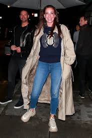 Timi mellett lakik többek között a legdögösebb barbadosi énekesnő is. Timea Palacsik And Zoltan Rathonyi At Madeo Restaurant In Beverly Hills 03 13 2020 Hawtcelebs