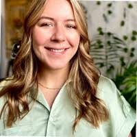 Andrea Smithson's Instagram, Twitter & Facebook