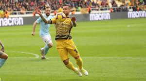 Adem büyük, murat akça, jetmir topalli, benjamin tetteh, christian cueva, fernando zuqui, guido herrera, zeki yavru, eray i̇şcan ve doğukan emeksiz'in malatya kulübüyle kontrat imzaladığı törende. Adem Buyuk Ten Evkur Yeni Malatyaspor A Veda Spor Haberleri