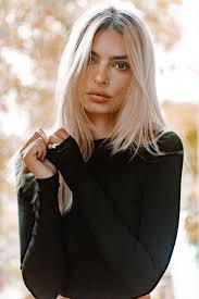 Blonde Emily Ratajkowski In 2020 Emily Ratajkowski Blonde Blonde Color