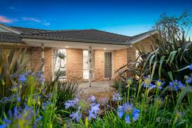 Flowers on main pakenham, pakenham 5.0. 4 Park Boulevard Pakenham Vic 3810 Sold Barry Plant
