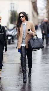 On considère souvent que l'un ne va pas avec l'autre, que ce n'est pas très élégant et même inconfortable. Chemise Sous Pull Femme