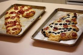 Top 10 inspirational ideas for christmas dinner table. Christmas Pizzas Great Fun Meal For The Holiday Season Christmas Food Christmas Pizza Christmas Cooking