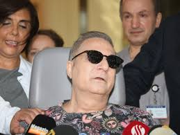 O kadar sevenleri dua etti ki bir mucize gerçekleşti. Mehmet Ali Erbil 258 Gun Sonra Taburcu Oldu Yeni Hayatinda Ilk Aciklama
