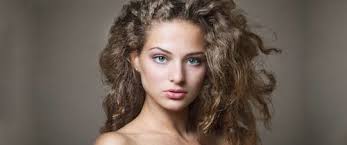 50 Hairstyles For Frizzy Hair To Enjoy A Good Hair Day Every Day First, a wavy hair denotes volume and malleability. 50 hairstyles for frizzy hair to enjoy