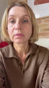 Я, Алла Заднепровская. Украинка, дочь, мать, жена. Я обращаюсь ко всем тем,  кто ещё верит, что на нас не напали. У нас идёт настоящая война, гибнут  дети, старики, мирные жители в своих