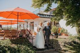 Wir versorgen sie sicher und zuverlässig mit strom und erdgas und sind ihr ansprechpartner, bei fragen rund um ihren. Hochzeit Im Landhaus Schulze Hamann In Schleswig Holstein
