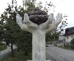 Én nagyon kellemesen csalódtam ebben a sorozatban. A Mi Kis Falunk Wikipedia