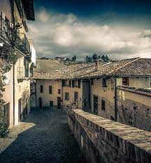 Compared to tuscany and umbria, a stone farmhouse in piemonte can be purchased for half the price in asti, where a property in need of renovation sells for about 600 euro per m2. Langhe Property By Richard Edwards English Piedmont Real Estate Agent In Alba Piedmont Italy Homes For Sale In Langhe Monferrato Roero