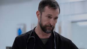 Noah Wyle on The Pitt Robby Therapy Issues, Langdon Tensions Explained