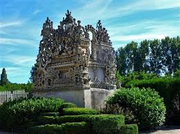 Palais Ideal Du Facteur Cheval Le Tombeau Du Silence Et Du Repos Sans Fin Facteur Cheval Le Facteur Art De La Lumiere