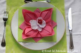 Voir plus d'idées sur le thème serviette de table, pliage, serviettes. Pliage De Serviette En Fleur De Lotus Tout Le Monde A Table