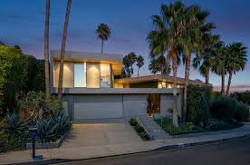 The tesla and spacex ceo lives in a boxabl prefab tiny house worth only $50,000. Take A Look Around One Of Elon Musk S 3 9m Homes Gq Middle East