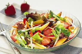 Ad un occhio più esperto è sufficiente una rapida occhiata agli ingredienti dei famosi insalatoni estivi per realizzare che, probabilmente, apportano. Insalata Estiva Fresca E Golosa