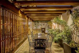 Find furniture & decor you love at hayneedle, where you can buy online while you explore our room designs and curated looks for tips, ideas & inspiration to help you along the way. 10 Vibrant Tropical Dining Rooms With Colorful Zest