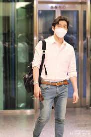 사복 경찰에게 소지품을 불심 검문 받으면서까지 어렵게 인터뷰 장소에 들어섰을 때는 문득 극중 깡패 한상구(이병헌 분)의 정의? ì‚¬ìž¥ êµ¬ìŠ¹íš¨ì˜ ë°˜ì „ ì‚¬ë³µíŒ¨ì…˜ Ver ëŒ€í•™ìƒë£© 1boon