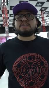 CUIDADO con este jugador de Yugioh. Es agresivo y huele raro