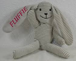 Een Lief En Persoonlijk Cadeau Voor Ieder Kind Of Pasgeboren Baby Laat Deze Leuke Knuffel Borduren Met Naam En Datum Laat Iemand Weten Dat J Kindje Kind Baby