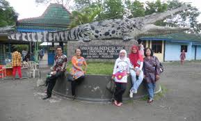 Dan di taman buaya tersebut ada 500 buaya lebih katanya. 10 Gambar Taman Buaya Indonesia Jaya Cibarusah Bekasi Harga Tiket Masuk Wisata 2021 Jejakpiknik Com