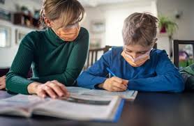 Dodatkowy zasiłek opiekuńczy (stanowiący 80% wynagrodzenia) będzie przysługiwał rodzicom od 1 września br. Juz Ponad 235 Tysiecy Rodzicow Wystapilo O Dodatkowy Zasilek Opiekunczy Zus