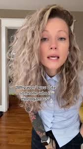 Jackie Samuels's Instagram, Twitter & Facebook