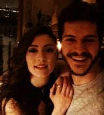 Burcuözberk #afiliaşk #dizi afili aşk'ın ayşe'si burcu özberk önceki gün nişantaşı city's avm'deydi. Elmaelma Alperen Duymaz Ve Burcu Ozberk Ayrildi Cicegi Facebook