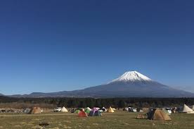 ふもとっぱらでキャンプするなら絶対チェック 気温や温泉 トイレ gw混雑状況の情報も掲載しています ふもとっぱらは爽快感最大級の キャンプ場として有名ですが 果たしてその実態は いいところも よくないところもまとめて知っていきましょう キャンプ