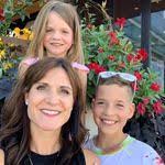 Kelly Minich's Instagram, Twitter & Facebook