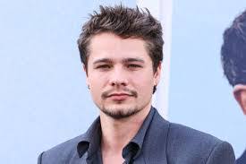 Toby Wallace's Instagram, Twitter & Facebook