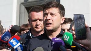 Скандал в благородном семействе, ляшко обидели. Zelenskij Sravnil Poroshenko S Turistom Voruyushim Tapochki Iz Otelya Ria Novosti 10 05 2019