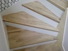 Habillage D Un Escalier Bois Avec Des Plateaux Massif Chene Lamelle Colle Recouvert D Un Fond Dur Plastor Effe En 2020 Escalier Bois Escalier Habillage Marche Escalier