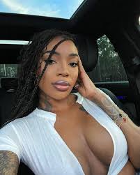 Car selfies during daylight savings is the vibeee. 😘🤳🏾⛅️