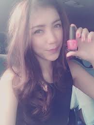 Ngintip Cewe Cantik Lagi Iseng Sendirian di Kamar, Namanya Larra. Masuk  Gan!