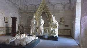 Der palast gehört mit der altstadt von avignon zum weltkulturerbe. A Rosa Stella Der Papstpalast Von Avignon Palais Des Papes Youtube