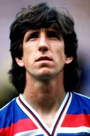 Paul Mariner was a Centre Forward who won major honours at Ipswich Town,  also played for Plymouth, Arsenal, Portsmouth and was capped 35 times for  England scoring 13 goals 🙏