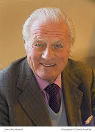 A Christmas Cracker: Being a Commonplace Selection: Amazon.co.uk: Norwich,  John Julius: 9780955167041: Books