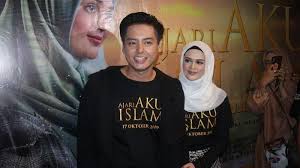 Memiliki perbedaan usia 11 tahun, tapi tak heran, roger yang berusia 37 tahun memang selalu berpenampilan layaknya anak muda. Cut Meyriska Beri Tanggapan Soal Kabar Hamil Muda Tak Jalani Program Khusus Kehamilan Warta Kota