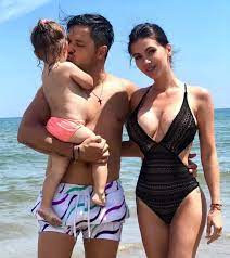 Ei bine, actorul nu vrea ca anastasia sa creasca departe de el. Liviu Varciu Anda Calin Fiica Lor Anastasia Unica Ro