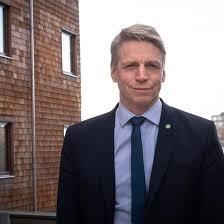 Hun gikk samtidig inn i regjeringen. Per Bolund Home Facebook