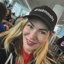 Danielle Simoneau's Instagram, Twitter & Facebook