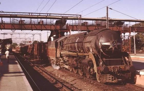 India's 1860s steam bus with English traction engine