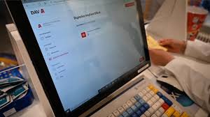 Mit dem digitalen impfpass können geimpfte ihre immunisierung per handy nachweisen und müssen keinen impfpass mehr bei sich tragen. Pmypwivdwc7h6m