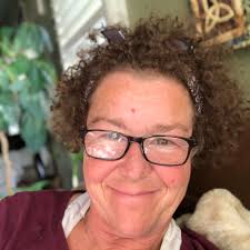 Honeymooners in Ted's town receive congratulations